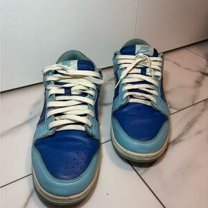 Nike Men’s Two-Tone Light Blue and Blue Low-Top Sneakers